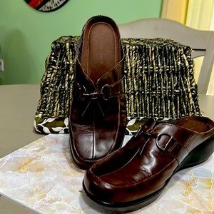 Easy spirit clogs, very comfortable.